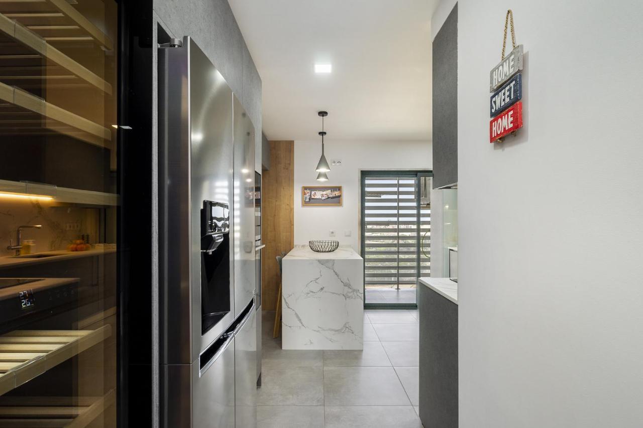 Whome Family Condo - Urban Retreat With Parking, Ac, Elevator In Great Location Lisbon Exterior photo