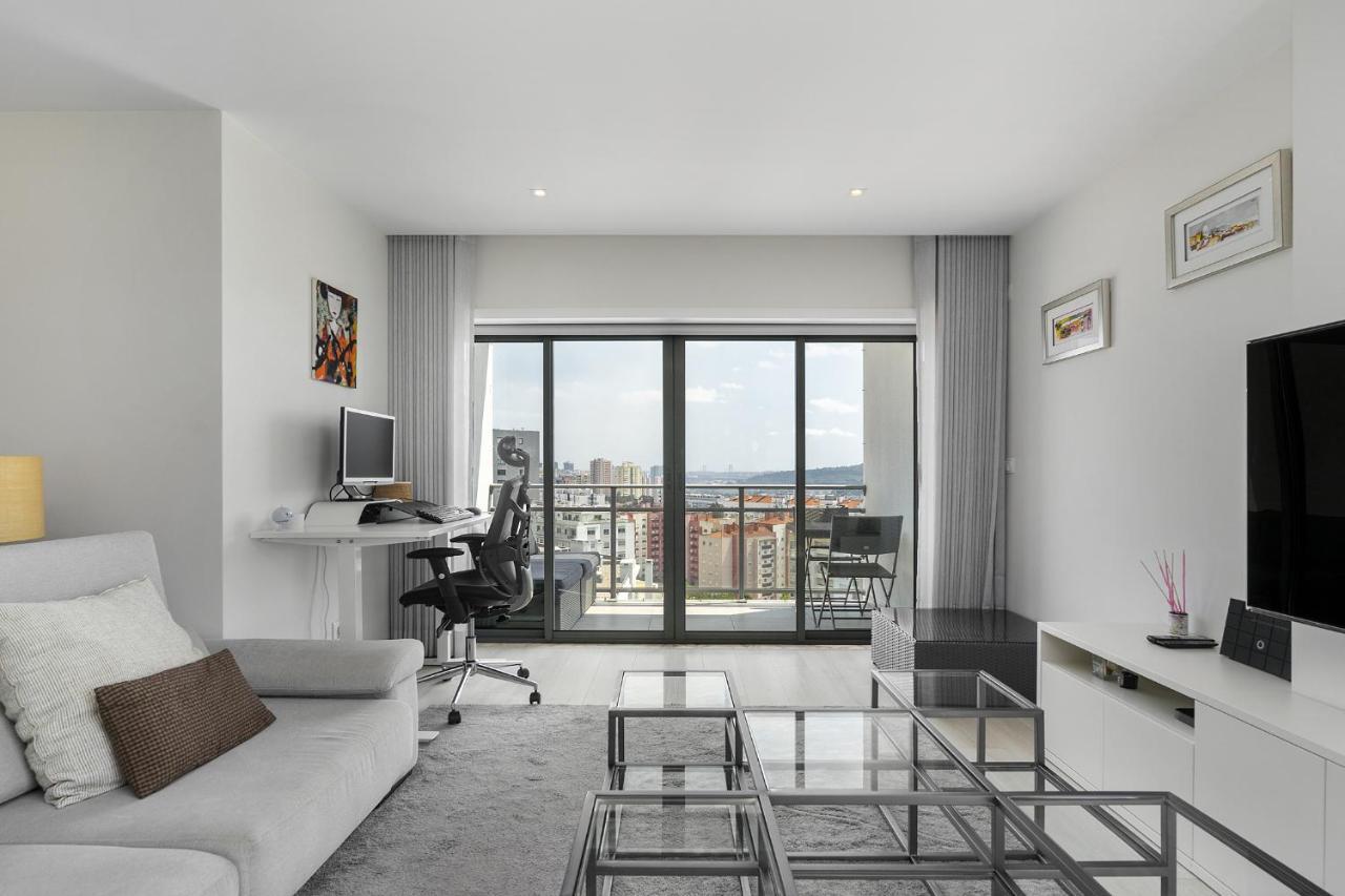 Whome Family Condo - Urban Retreat With Parking, Ac, Elevator In Great Location Lisbon Exterior photo