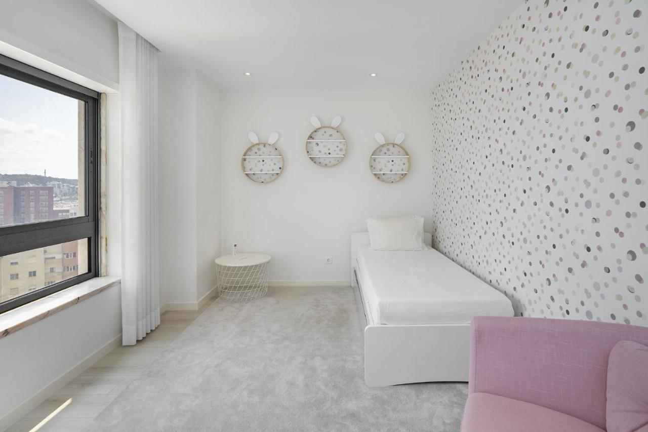 Whome Family Condo - Urban Retreat With Parking, Ac, Elevator In Great Location Lisbon Exterior photo
