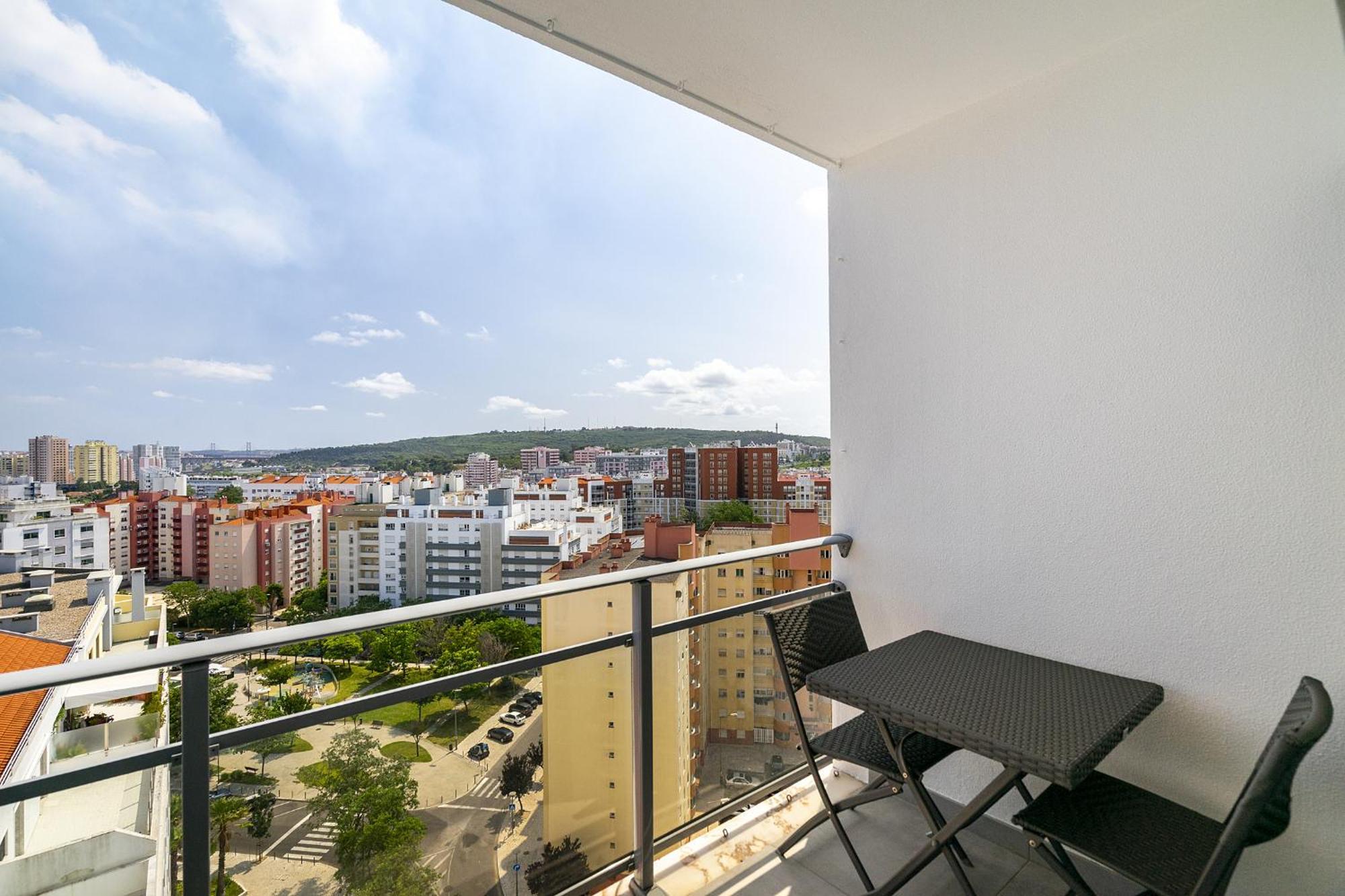 Whome Family Condo - Urban Retreat With Parking, Ac, Elevator In Great Location Lisbon Exterior photo